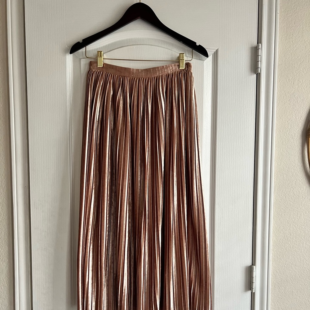 H&M velvet rose gold pleated skirt